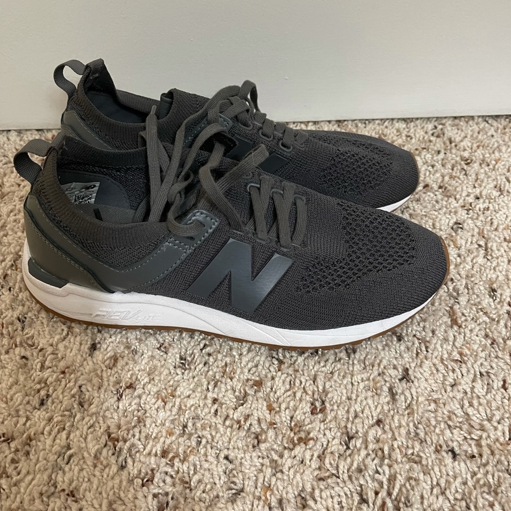 New Balance gray sneakers. Great Condition, only worn once!